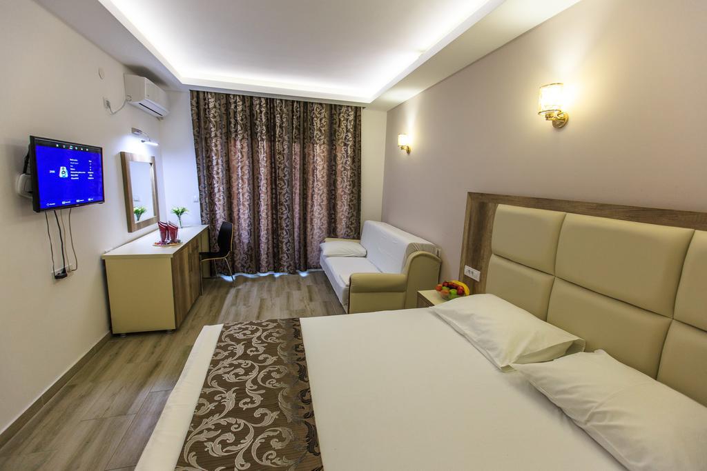 Hotel Edita Ulcinj Exterior photo