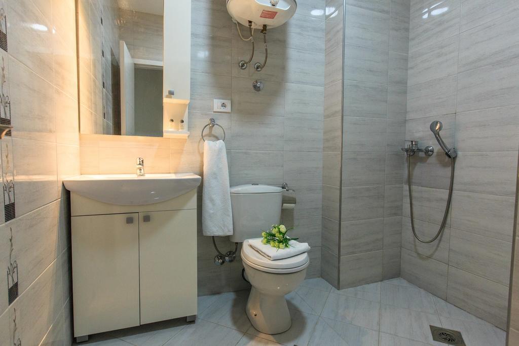 Hotel Edita Ulcinj Exterior photo