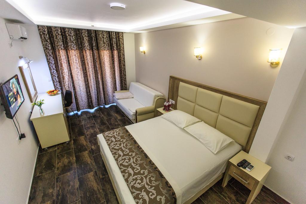 Hotel Edita Ulcinj Exterior photo