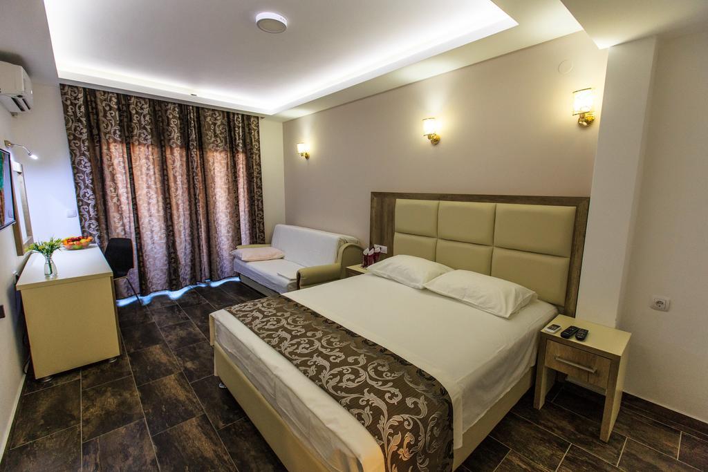 Hotel Edita Ulcinj Exterior photo