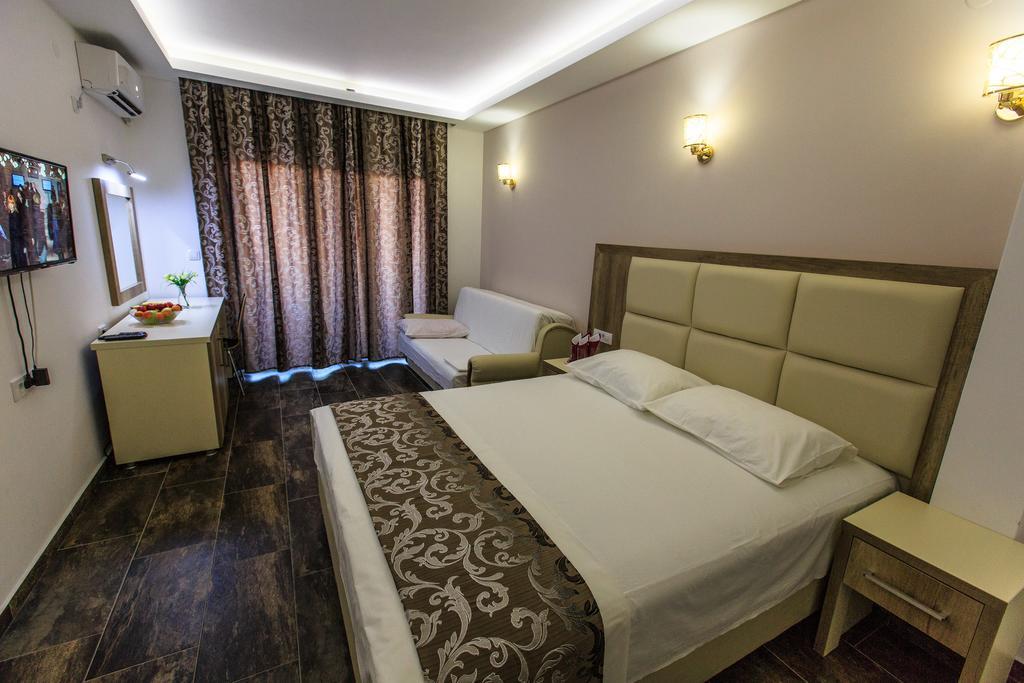 Hotel Edita Ulcinj Exterior photo